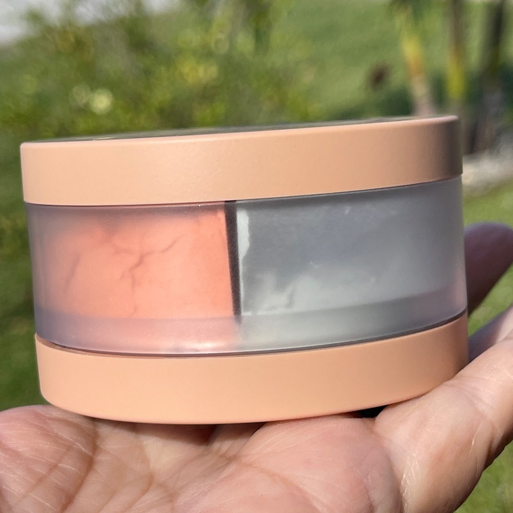 Make Up For Ever Twist & Light Finishing Powder In 2 Medium - Picture 5 of 7